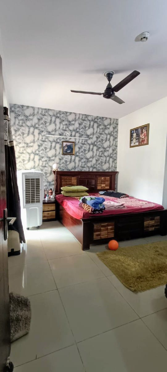 2 BHK + Extra Room Apartment For Rent in Ajnara Le Garden