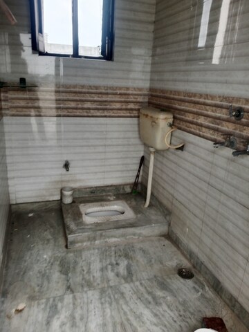 Bathroom in 1 BHK Builder Floor at Sector 7 – for Rent