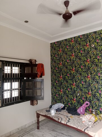 Room in 1 BHK Builder Floor at Sector 7 – for Rent