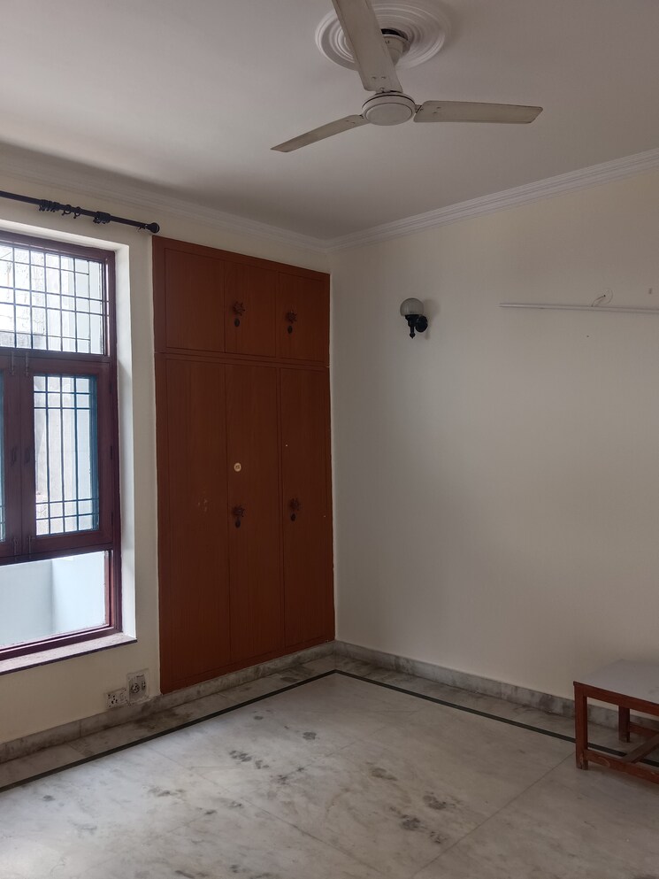 Room, sector 55 2.5 Bedroom 1710 Sq.Ft. Independent House In Sector 55 Noida 8606502