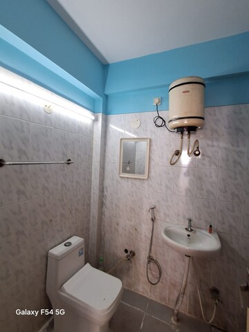 Bathroom in 2 BHK Builder Floor at Rt Nagar – for Rent