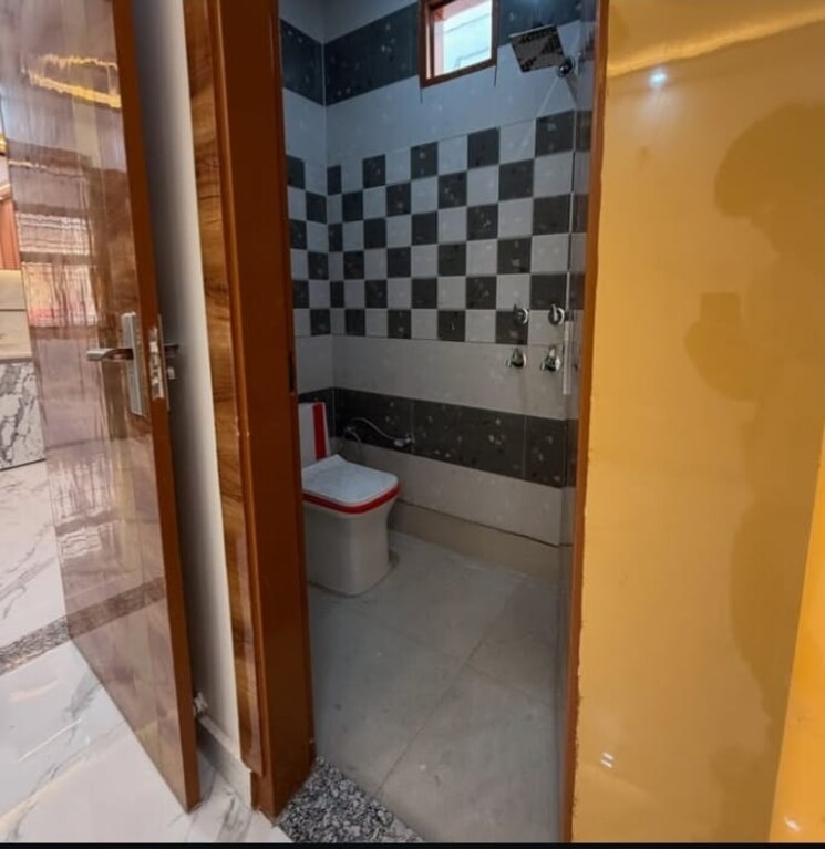 Bathroom, sector 33 3 Bedroom 2700 Sq.Ft. Builder Floor In Sector 33 Faridabad 8606724