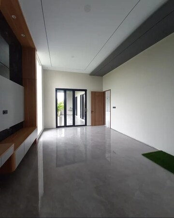 Building Lobby in 3 BHK Builder Floor at Sector 33 – for Sale