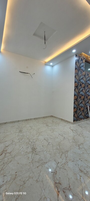 Room in 4 BHK Independent House at Meerut Cantt – for Sale