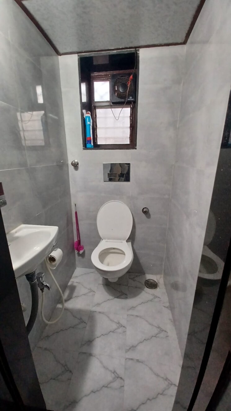 Bathroom, the-hirabad-mansion-chs 1.5 Bedroom 550 Sq.Ft. Apartment In Mahim Mumbai 8606922