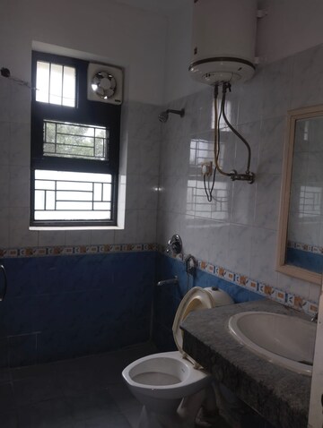 Bathroom in 3 BHK Apartment at Unitech Uniworld Gardens, Sector 47 – for Sale