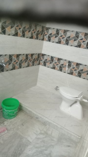 Bathroom in 4 BHK Villa at Ansal Aashiana, Kanpur Road – for Rent