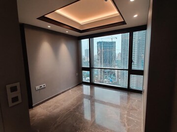Room in 4 BHK Apartment at Lodha Trump Tower, Worli – for Rent
