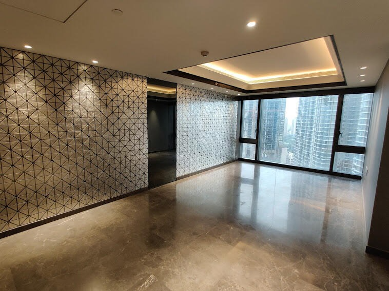 4 BHK + Pooja Room,Servant Room Apartment For Rent in Lodha Trump Tower