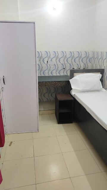 Room in  Pg at RWA Apartments Sector 15, Sector 15 – for Rent