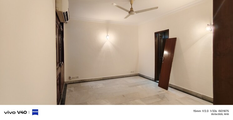 Room, defence colony 3 Bedroom 2000 Sq.Ft. Apartment In Defence Colony Delhi 8607377