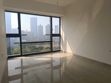 Room in 4 BHK Apartment at Lodha Trump Tower, Worli – for Rent
