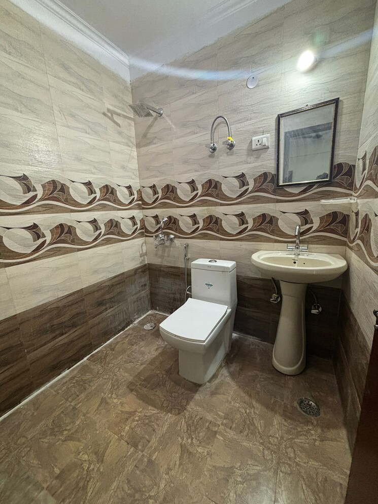 Attached Bathroom, saket 3 Bedroom 1250 Sq.Ft. Builder Floor In Saket Delhi 8607521