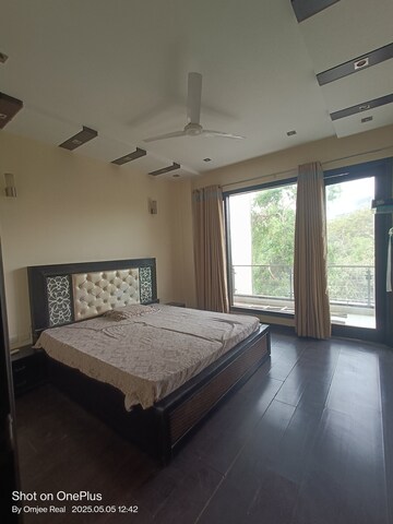 Bedroom in 3 BHK Builder Floor at Sushant Vyapaar Kendra, Sector 43 – for Rent