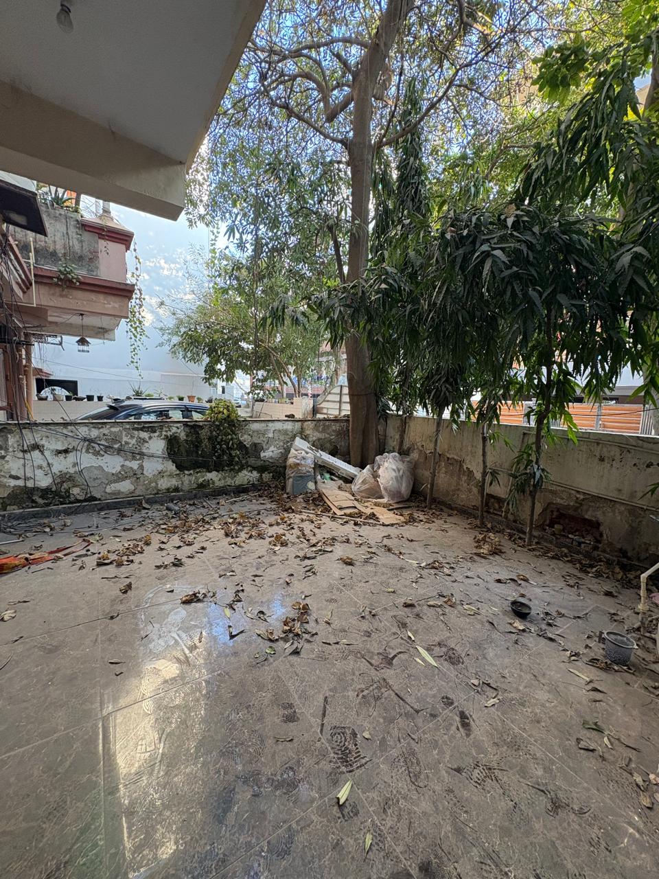 Plot For Sale in Sushant Lok 2