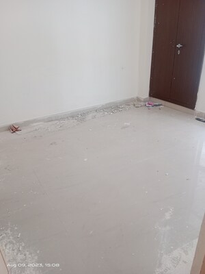 Room in 2 BHK Apartment at Gaur City 6th Avenue, Sector 4 Greater Noida – for Sale