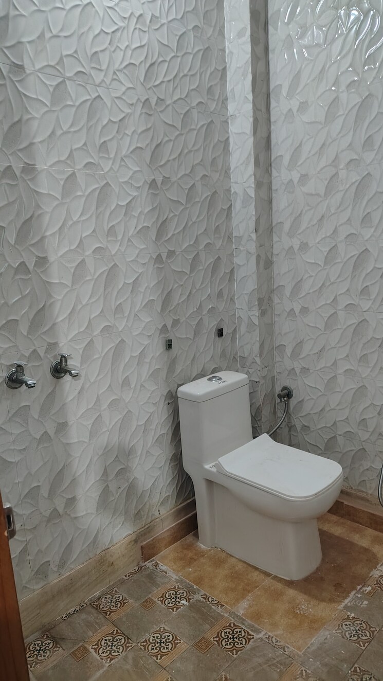 Bathroom, vasundhara sector 3 3 Bedroom 1360 Sq.Ft. Builder Floor In Vasundhara Sector 3 Ghaziabad 8607900