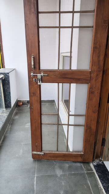 Furnished Amenities in 3 BHK Builder Floor at Vasundhara Sector 3 – for Rent