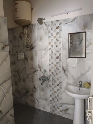 Bathroom in 4 BHK Apartment at HS Apartment, Cunningham Road – for Rent