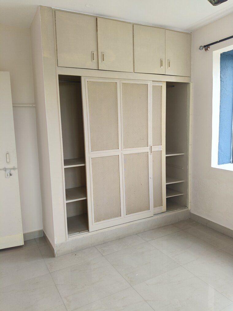 Room, hs-apartment 4 Bedroom 2000 Sq.Ft. Apartment In Cunningham Road Bangalore 8607957