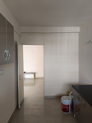 Room in 4 BHK Apartment at HS Apartment, Cunningham Road – for Rent