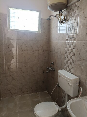 Bathroom in 3 BHK Apartment at HS Apartment, Cunningham Road – for Rent