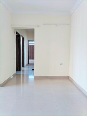 Room in 2 BHK Apartment at Raheja Heights Phase 2, Goregaon East – for Sale