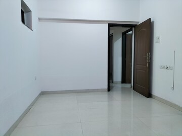 Room in 3 BHK Apartment at Raheja Heights Phase 2, Goregaon East – for Rent