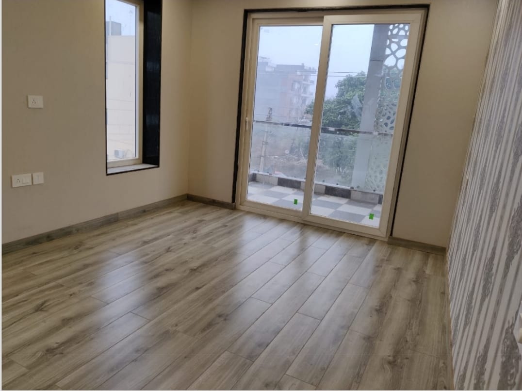 3 BHK + Pooja Room 263 Sq.Yd. Builder Floor in Sushant Lok 2