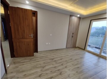 Room in 3 BHK Builder Floor at Sushant Lok 2, Sector 57 – for Rent