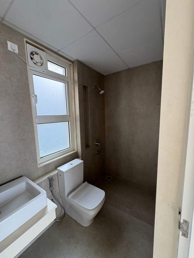 Bathroom, tata-serein 2 Bedroom 688 Sq.Ft. Apartment In Pokhran Road No Two Thane 8608046