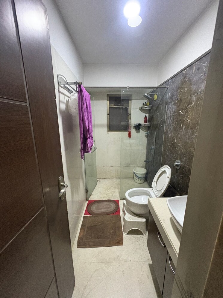 Bathroom, pearl-heights 2 Bedroom 752 Sq.Ft. Apartment In Andheri West Mumbai 8608079
