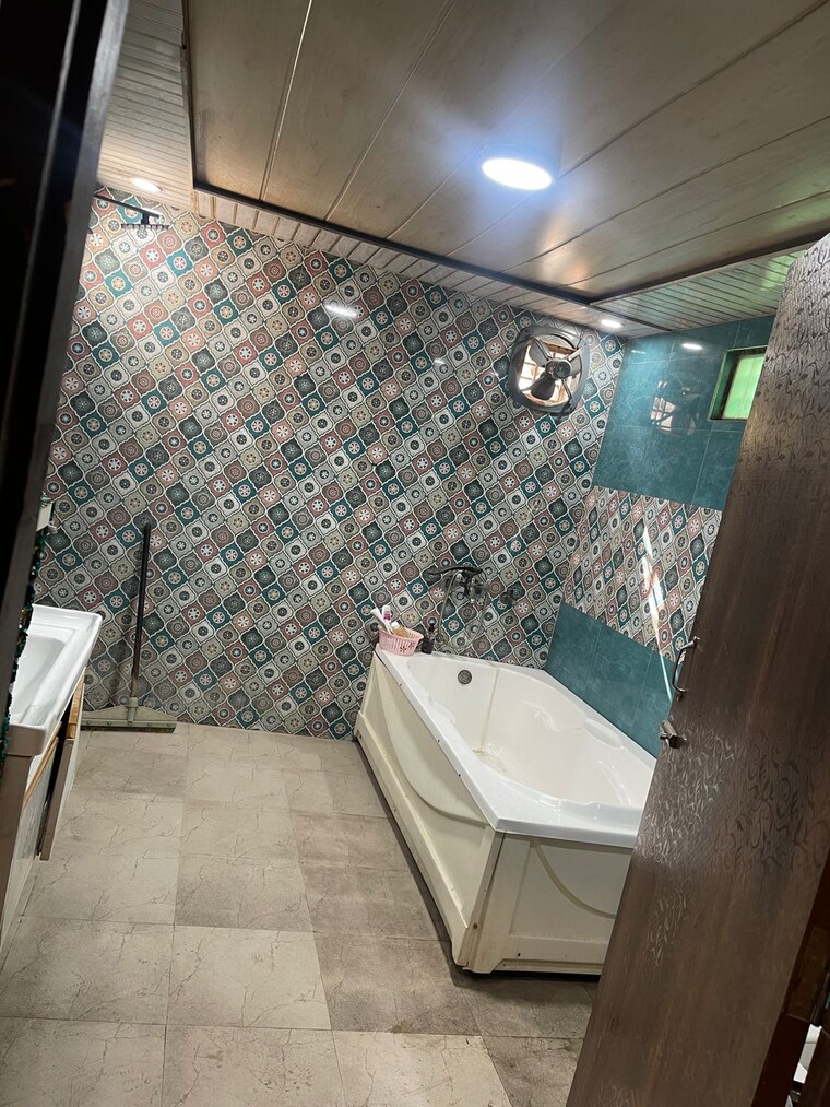 Balcony, nehru nagar 5 Bedroom 4500 Sq.Ft. Builder Floor In Nehru Nagar Ghaziabad 8608086