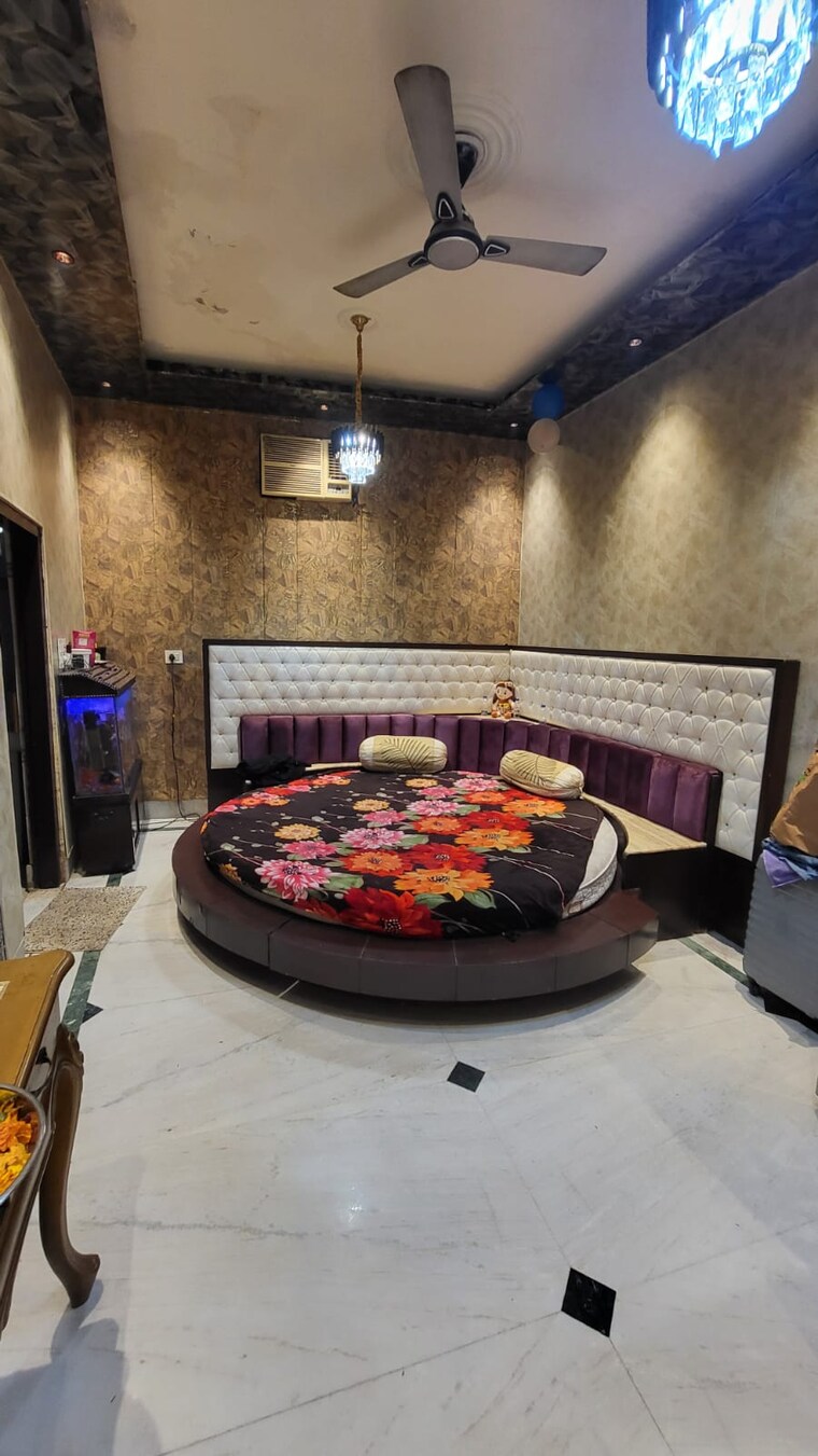 undefined, nehru nagar 5 Bedroom 4500 Sq.Ft. Builder Floor In Nehru Nagar Ghaziabad 8608086