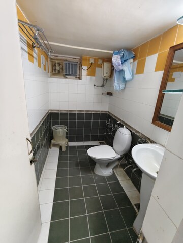 Attached Bathroom in 4 BHK Villa at Bodakdev – for Rent
