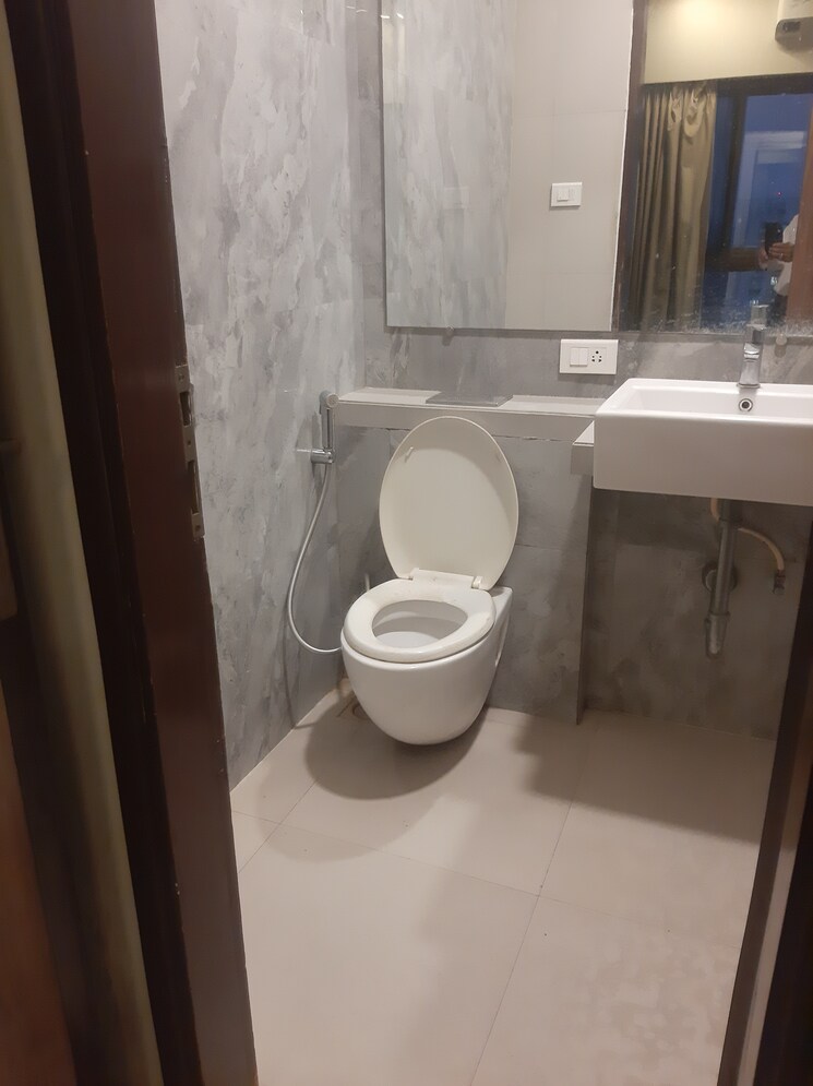 Bathroom, the-wadhwa-atmosphere 2 Bedroom 665 Sq.Ft. Apartment In Mulund West Mumbai 8608090