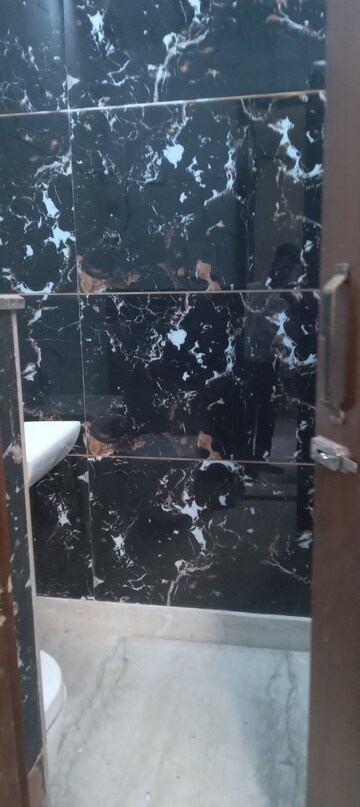 Attached Bathroom in 1.5 BHK Builder Floor at Shastri Nagar – for Rent