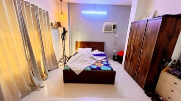Bedroom in 3 BHK Apartment at DLH Imur, Andheri West – for Rent