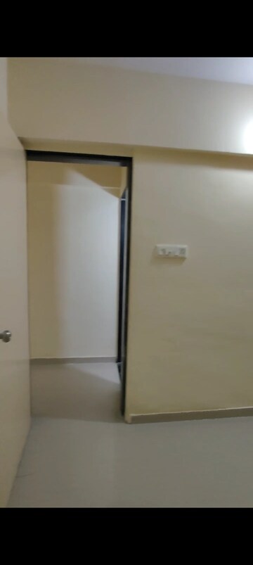 Room in 1 BHK Apartment at Reliable Gulraj Tower, Kurla – for Rent
