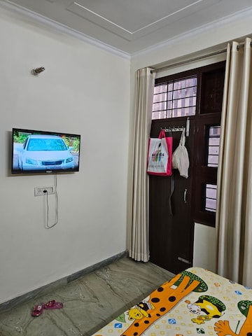 Parking in 2 BHK Builder Floor at Sector 10a – for Rent