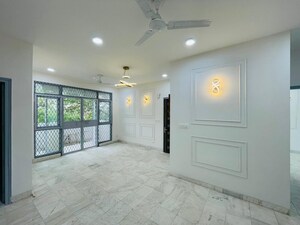 Room in 3 BHK Builder Floor at SS Southend Floors, South City 2 – for Sale