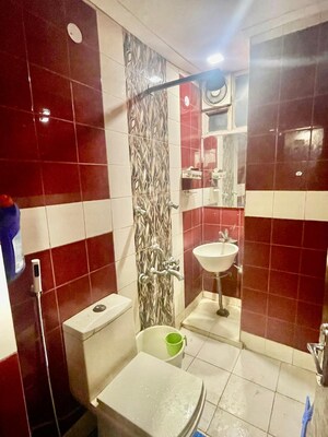 Master Bedroom in 4 BHK Apartment at Devindar Vihar, Sector 56 – for Sale