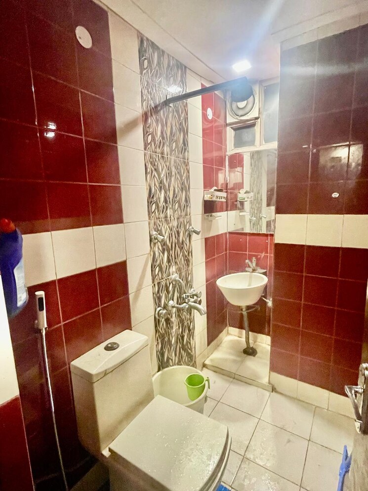 Master Bedroom, devindar-vihar 4 Bedroom 1800 Sq.Ft. Apartment In Sector 56 Gurgaon 8608225