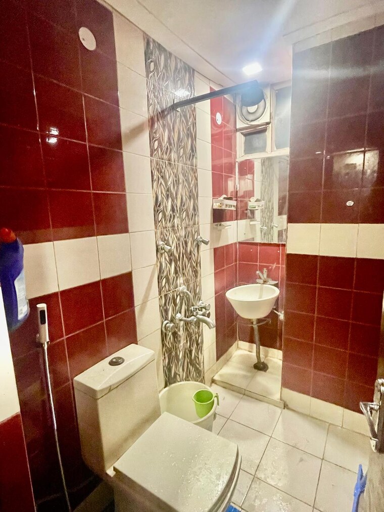 Master Bedroom, devindar-vihar 4 Bedroom 1800 Sq.Ft. Apartment In Sector 56 Gurgaon 8608225