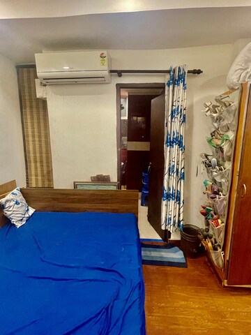 Bedroom in 4 BHK Apartment at Devindar Vihar, Sector 56 – for Sale