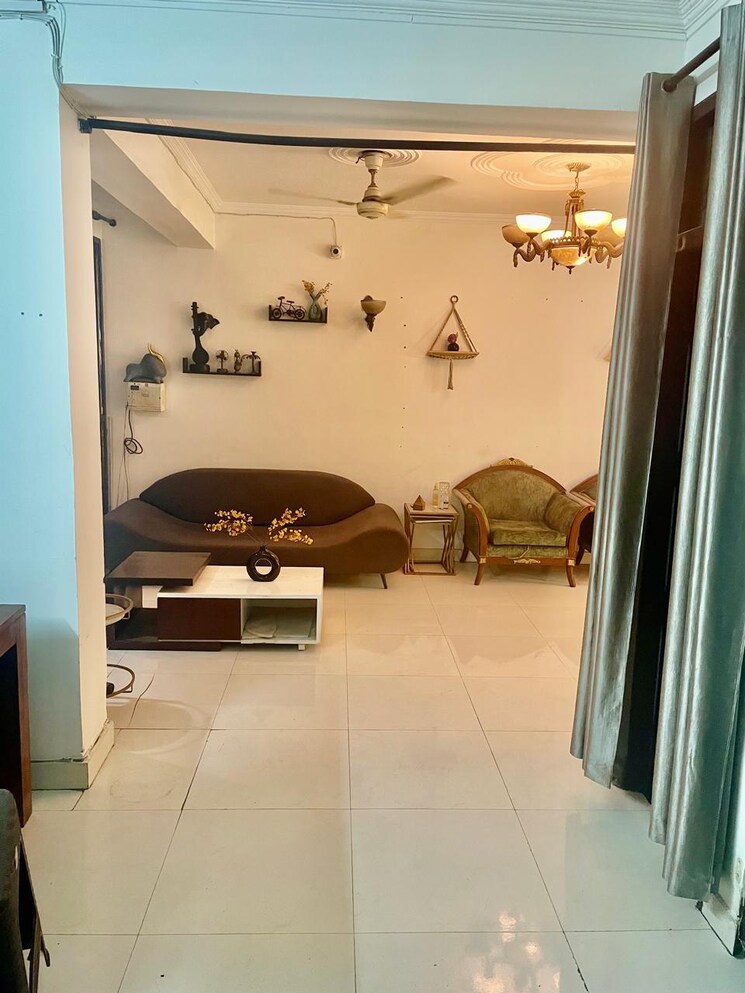 Master Bedroom, devindar-vihar 4 Bedroom 1800 Sq.Ft. Apartment In Sector 56 Gurgaon 8608225