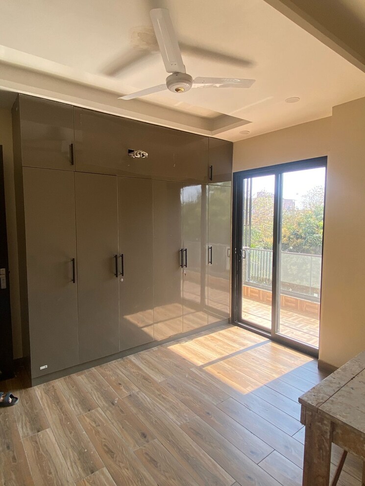 Room, sector 9 3 Bedroom 2250 Sq.Ft. Builder Floor In Sector 9 Gurgaon 8608230