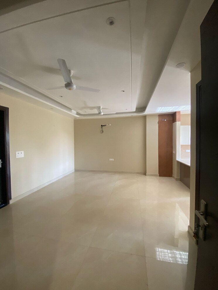 Room, sector 9 3 Bedroom 2250 Sq.Ft. Builder Floor In Sector 9 Gurgaon 8608230