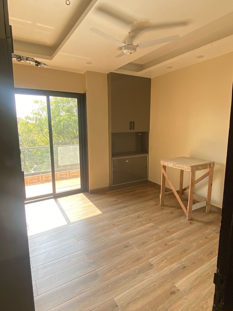 Room, sector 9 3 Bedroom 2250 Sq.Ft. Builder Floor In Sector 9 Gurgaon 8608230