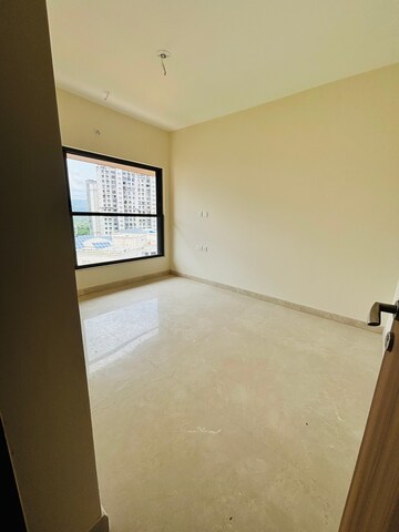Room in 2 BHK Apartment at K Raheja Ascencio, Chandivali – for Rent